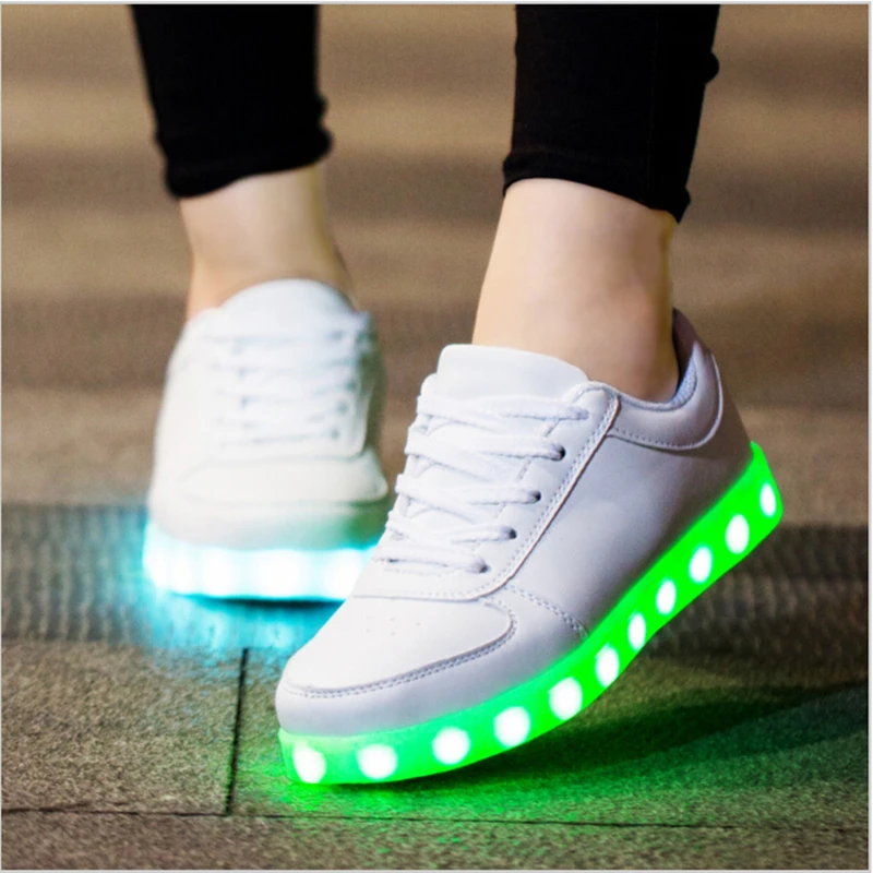 baratas Sneakers luminosas Sapatos Casuais Tênis Brilhantes Grandes Das Crianças Dos Miúdos Meninos Meninas Sapatos com Luz LED Up Exclusivo Cesta LEVOU Chinelos