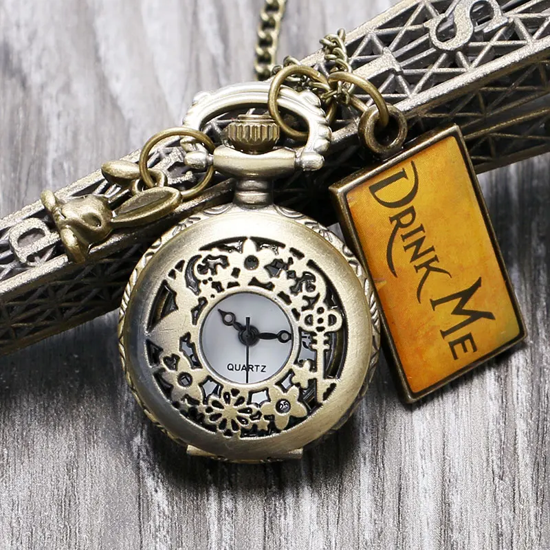 Античная бронзовая карманные часы Изысканный Кварцевые часы Алиса в стране чудес Drink Me карман Часы Цепочки и ожерелья Кролик цветок ключ