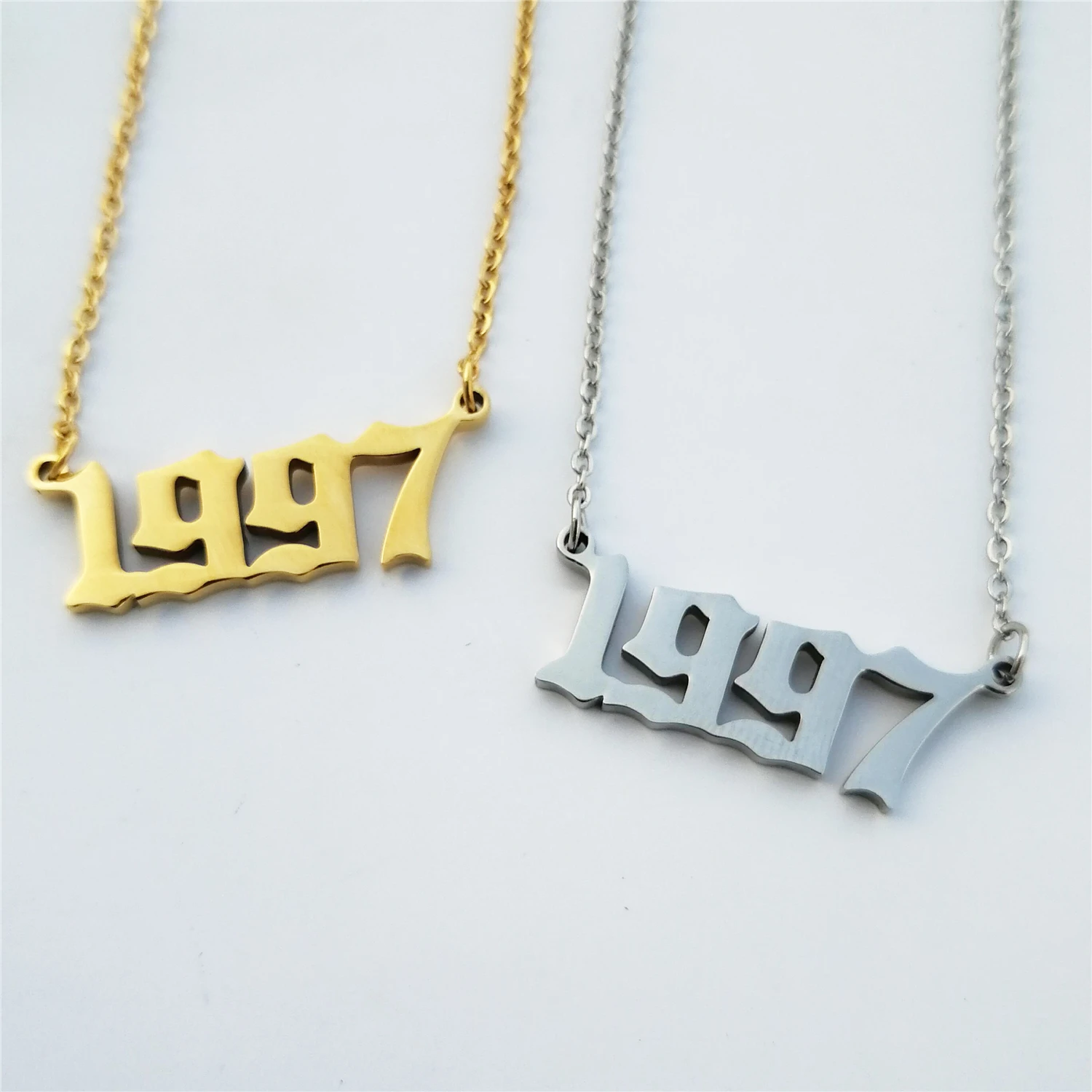 Ювелирные изделия на заказ, персонализированное ожерелье для женщин на день рождения с цифрами 1997 года, колье для женщин BFF, массивное ожерелье с подвеской, золотая цепочка