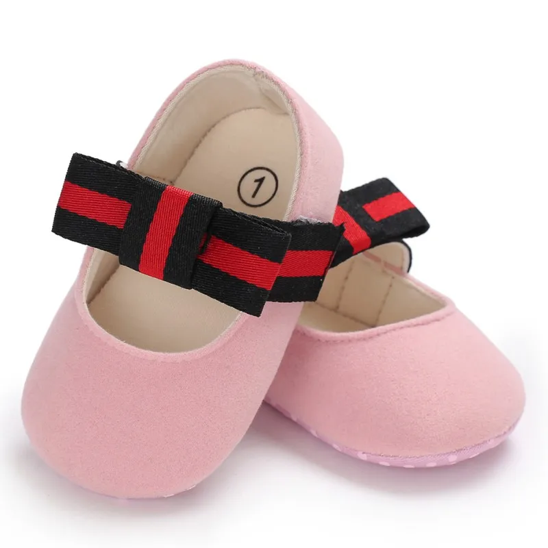 Летняя обувь для маленьких девочек; обувь принцессы в полоску с бантом для новорожденных; нескользящая обувь из искусственной кожи с мягкой подошвой; обувь для маленьких девочек