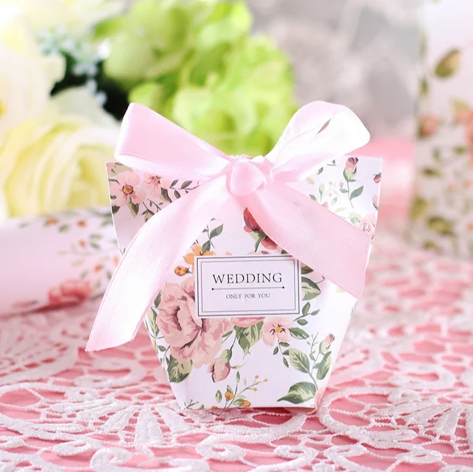 

50 Pcs Pink Floral Printed Wedding Favors Candy Boxes Bomboniera Sachet Party Favors Gift Box Paper Candy Bags Gift Bags