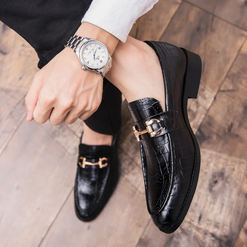 GOODRSSON/мужские кожаные туфли с острым носком на плоской подошве; однотонный дизайн с прострочкой; мягкий удобный Воздухопроницаемый материал; металлические пряжки для украшения