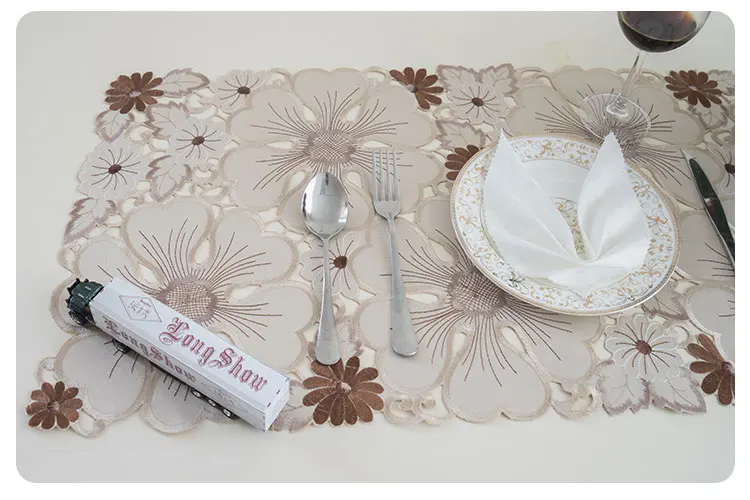 cutwork table runner (6)