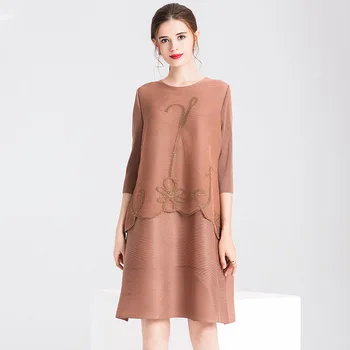 

Plus Size Dress Woman Miyake Pleated Autumn 2018 New Solid Color Solid Color Hot Fix Rhinestone A-Line Casual Dress Short
