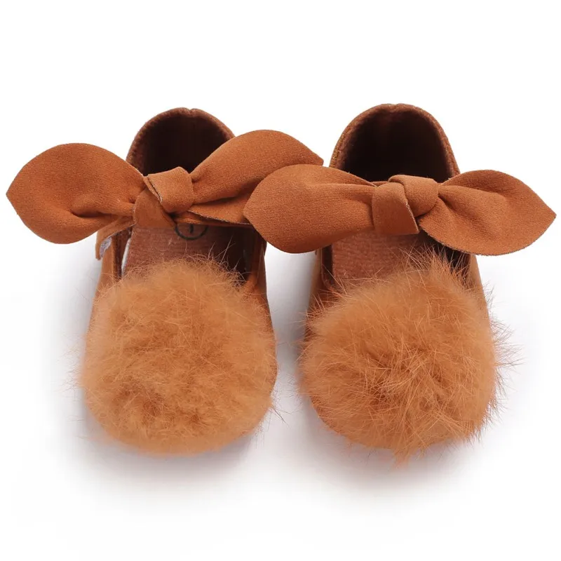 Для маленьких девочек; для детей ясельного возраста Туфли с бабочками для маленьких детей с меховыми помпонами для полиуретановый нескользящий детская обувь прогулочные туфли для девочек на возраст от 0 до 18 месяцев - Цвет: C