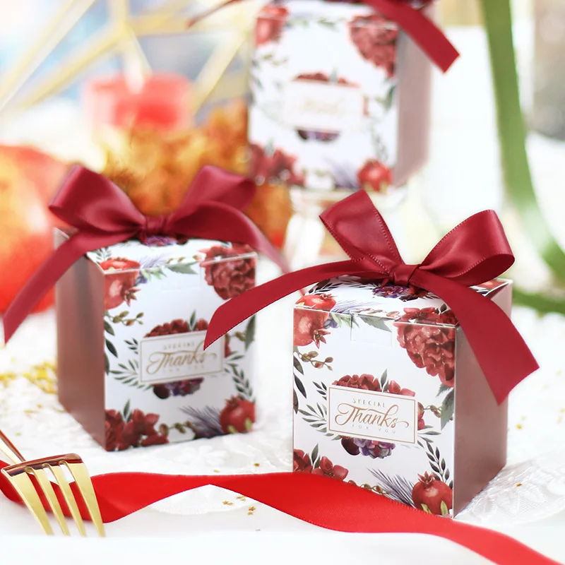 

Creative Red square candy box Wedding Paper Gift Box Wedding Favors Gifts Box Bomboniera Sweet Birthday Bag Event Party Supplies