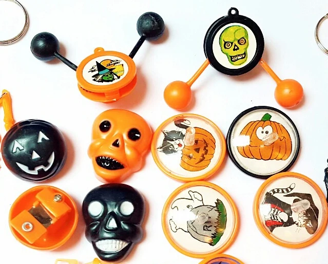 

20 Piece Halloween Mixed Toys Spinner Top Clacker Kid Fun Party Favor Favour Game Gift Novelty Gift Pinata Bag Loot Filler