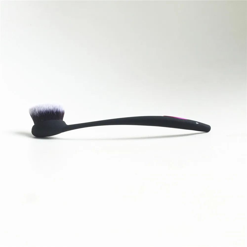 Real Techniques Blend Blur Cheek Brush _ 1