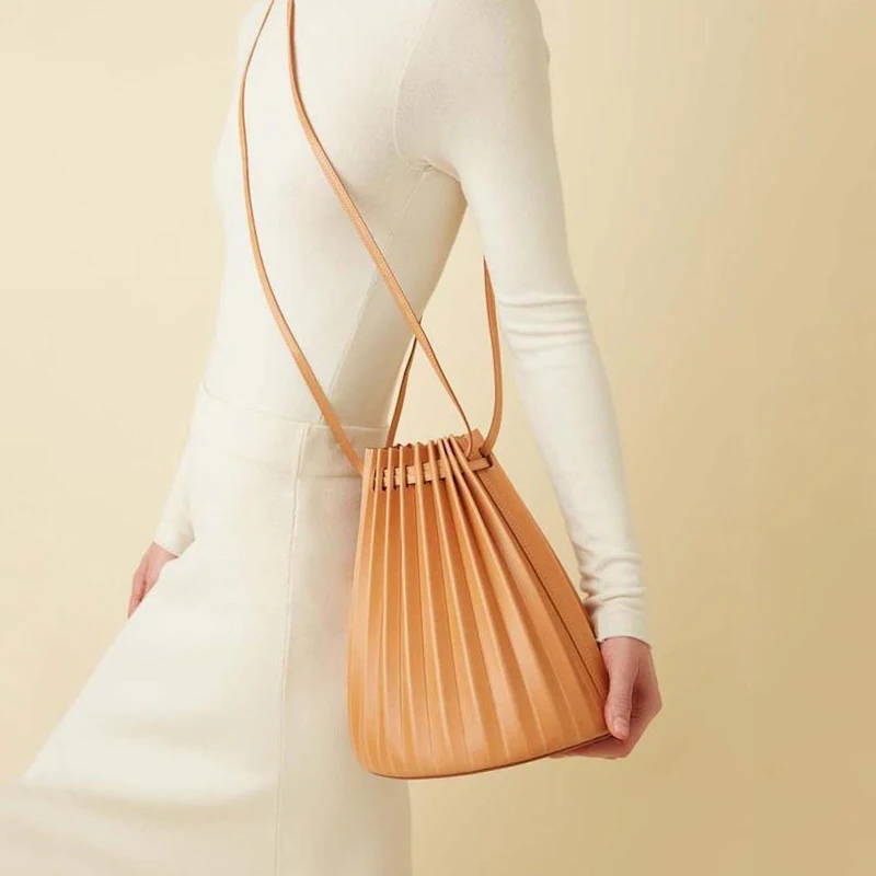 

Minimalist geometric origami art drawstring bucket bag female 2019 new personality Europe and the United States shoulder slung b