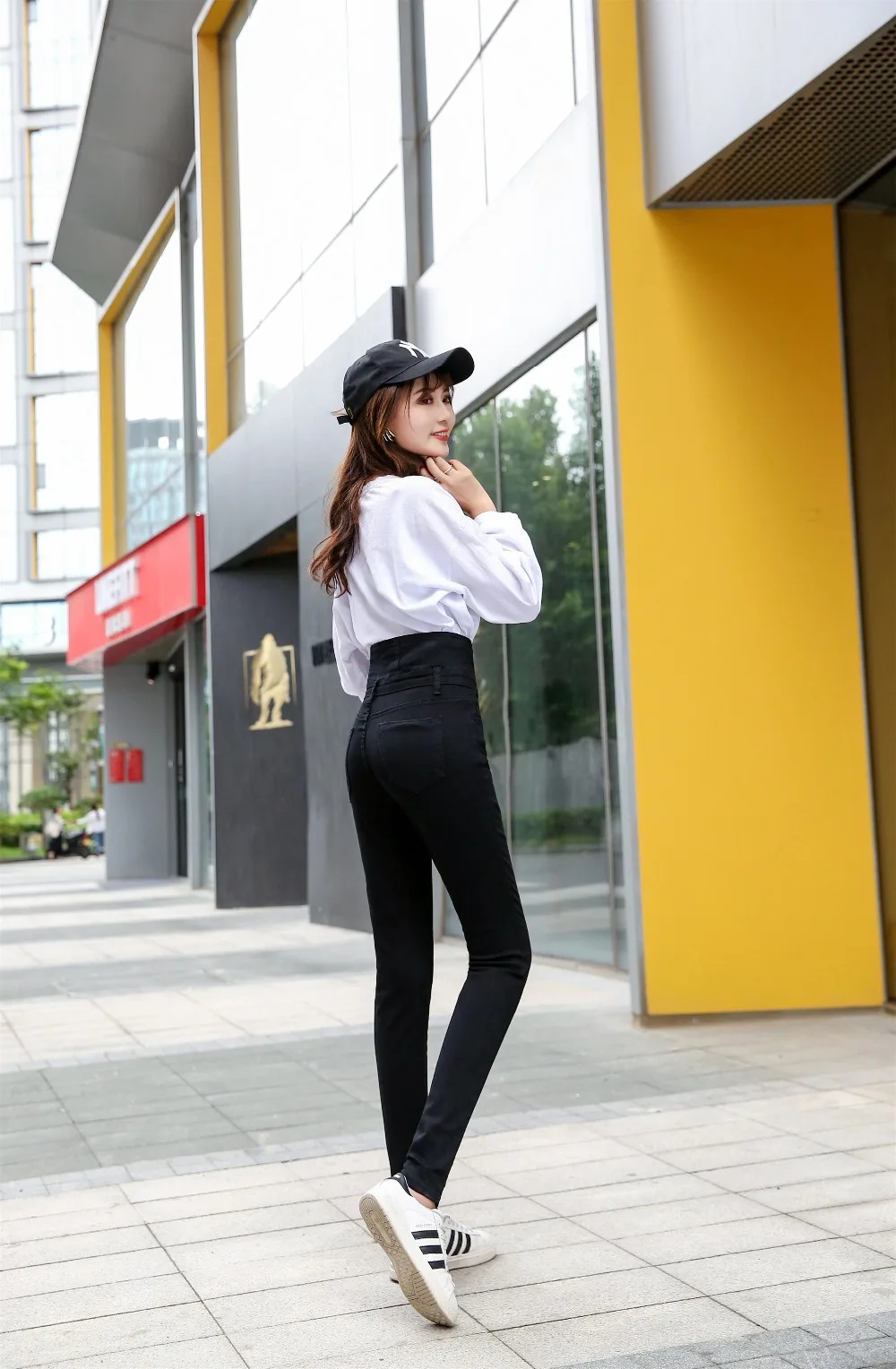 Женские новые джинсы расширенное издание Тонкие студенческие высокоэластичные узкие брюки 26-40 размер
