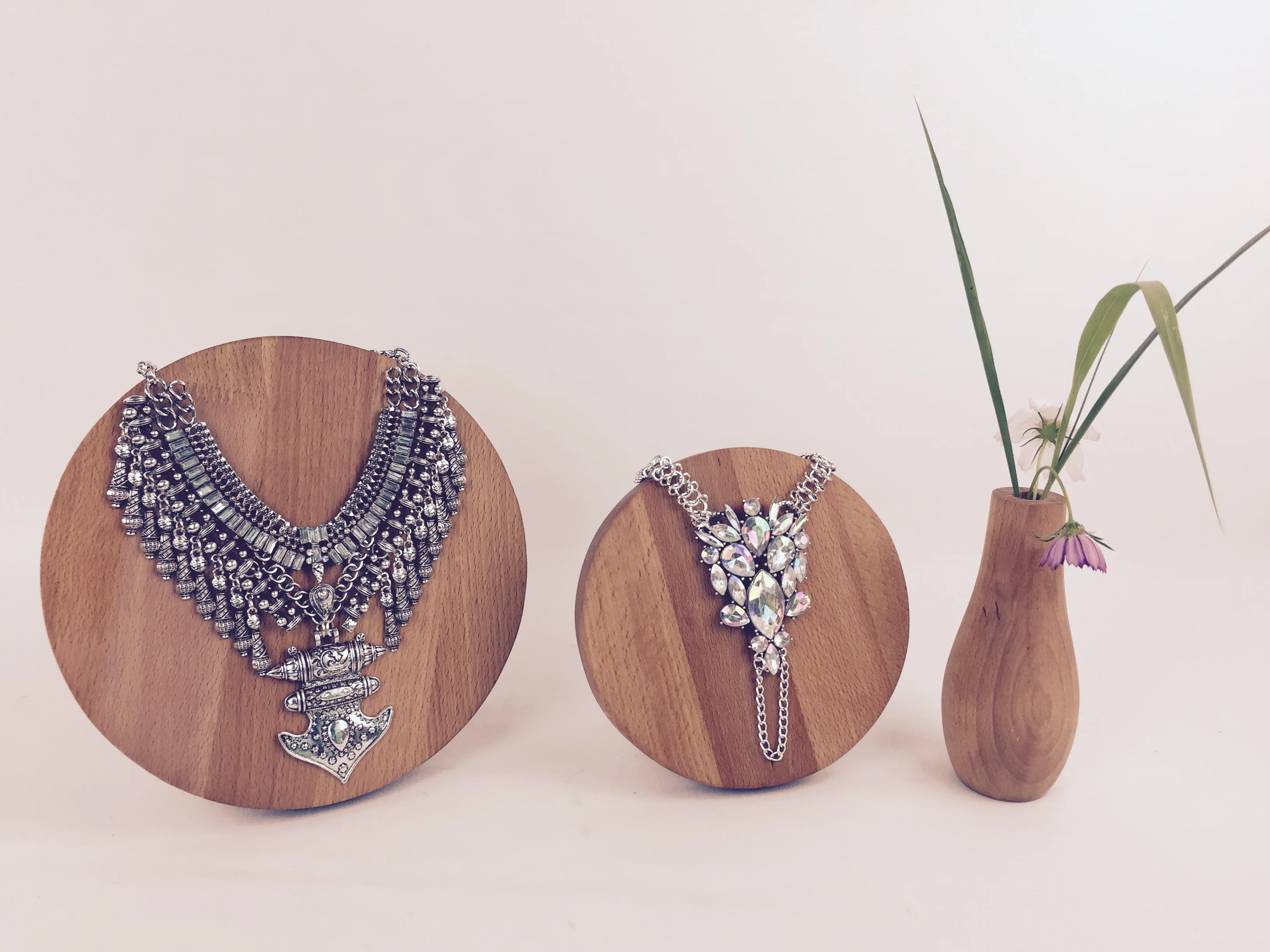 Creative Solid Wood Round Necklace Pendant Display Stand Jewelry