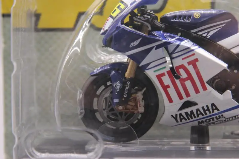 Leo 1:18 FIAT Yamaha YZR-M1 2007 мотоцикл сплав модель автомобиля литье под давлением металлические игрушки подарок на день рождения для детей мальчиков