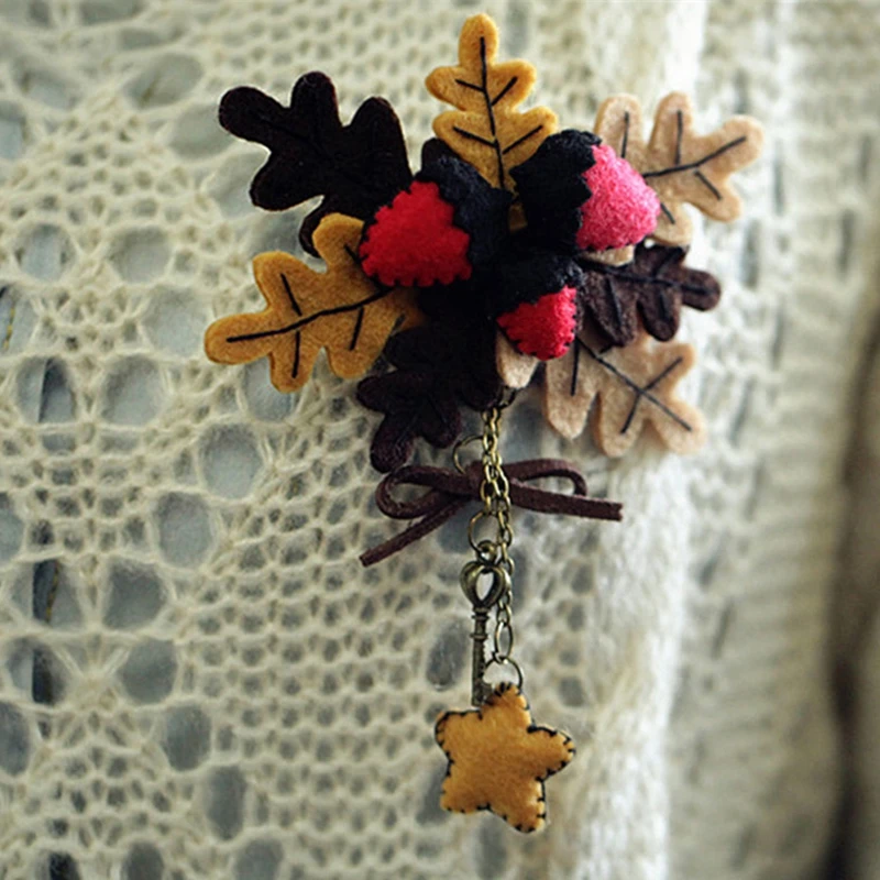 

Lovely Strawberry Style Women's Brooch Girls' Pin Creative & Practical Brooch Felt DIY Material Package Sewing Art For Girls