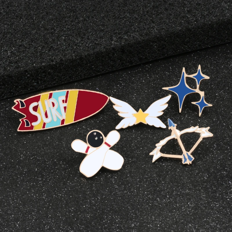 هدايا للأولاد بارد الكرتون بروش مجوهرات النساء تصفح الرماية الكرة دبوس لطيف نجوم أجنحة على ظهره قميص دينيم الدعائم الديكور