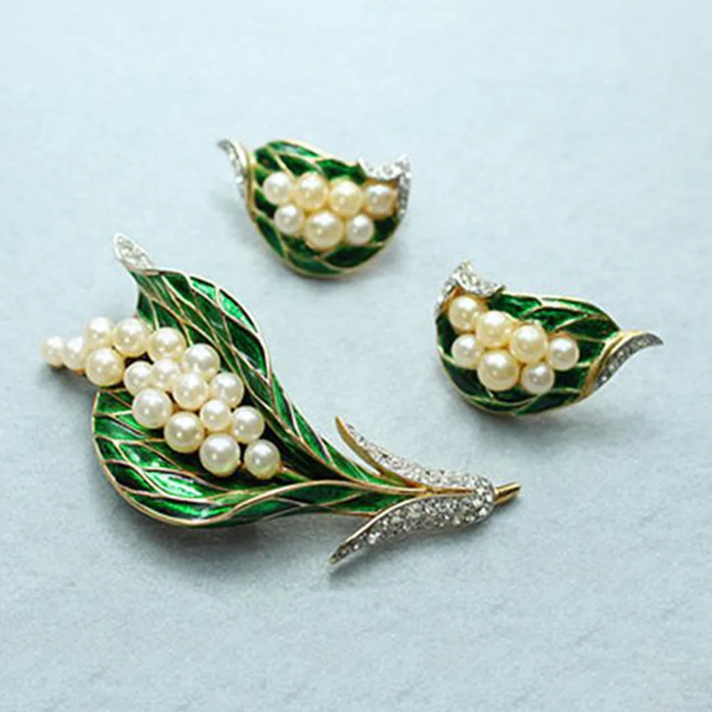 

Western classic enamel green pea pod brooch lily pearl rhinestone brooch earrings matching
