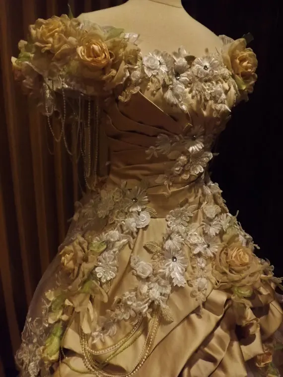 На заказ ручной работы Персиковый Крем Викторианский свадебное мини платье спереди Кружева розы искусственного платья с жемчугом
