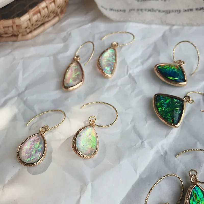 

Vintage Green Shell Drop Earrings Retro Gold Metal Dangle Earrings Geometric Summer Jewelry Ear Hook Earring Fashion Accessories