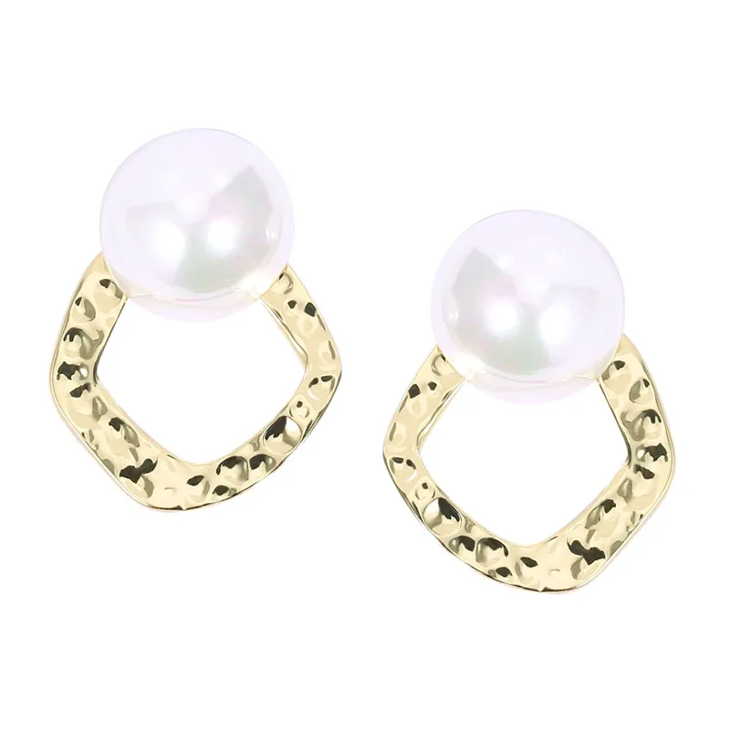 

2019 Hot Sale Harmered Round Simulated Pearl Stud Earrings Simple Design Elegant Jewelry Women Trendy Statement Earrings