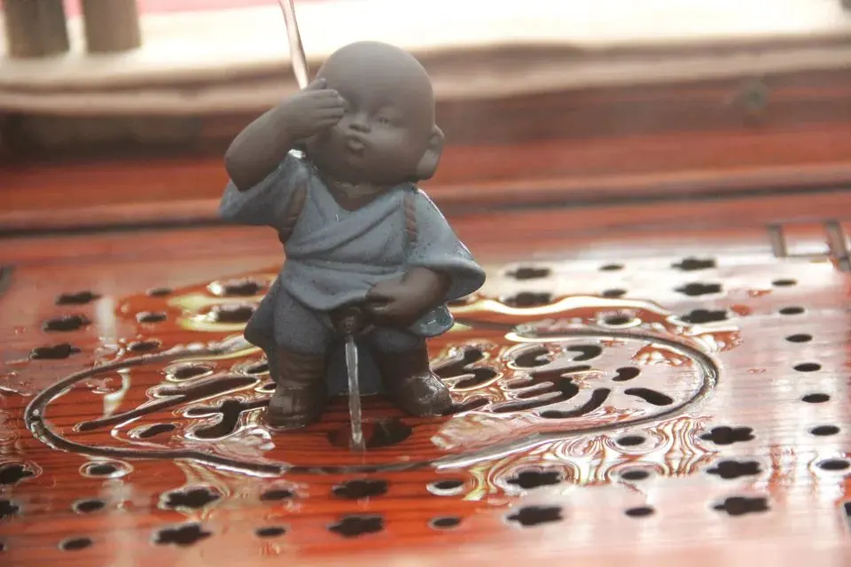 

Pee boy Little monk Water spray Purple sand Tea pet Handmade household ceramic crafts