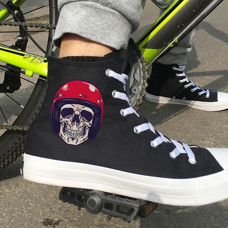 

High top Canvas shoes men Large size 39-49 Sneakers for students Skull pattern Fashion Antiskid Vulcanize shoes