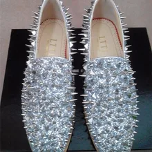 Настоящая фотография завод индивидуальные LTTL Логотип Мужские Роскошные блестящие Блестящий золотистый Серебристый шиповки слипоны лоферы с заклепками мужские