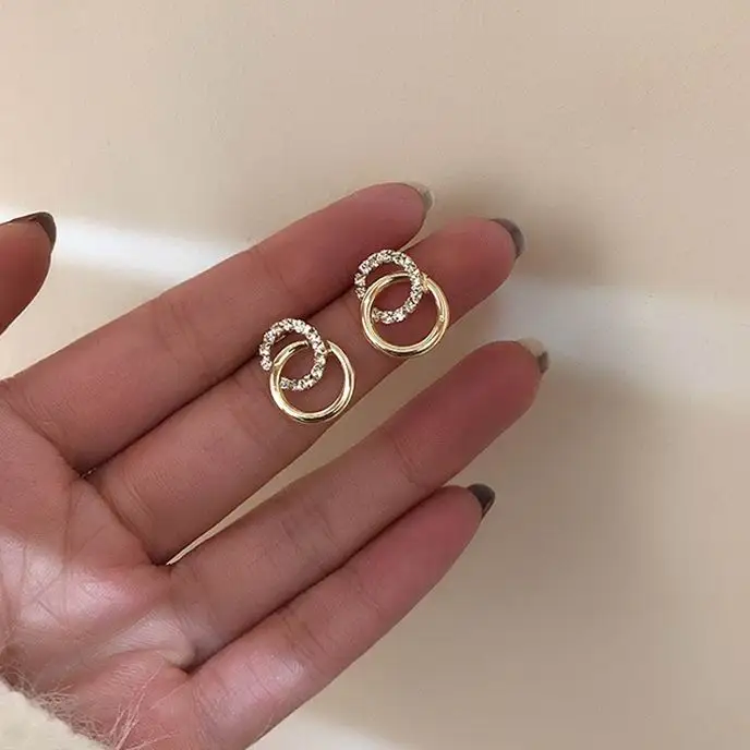 

2019 Korea Simple Geometric Gold Color Metal Round Crystal Rhinestone Double Circle Stud Earrings for Women Party Jewelry Brinco