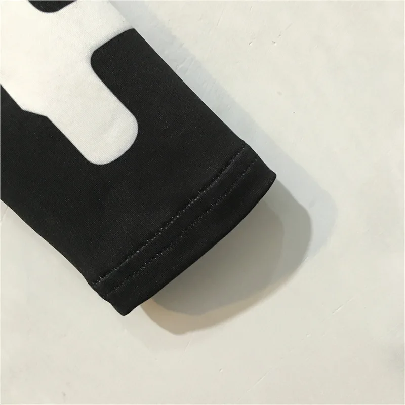 3554945130_1045645777