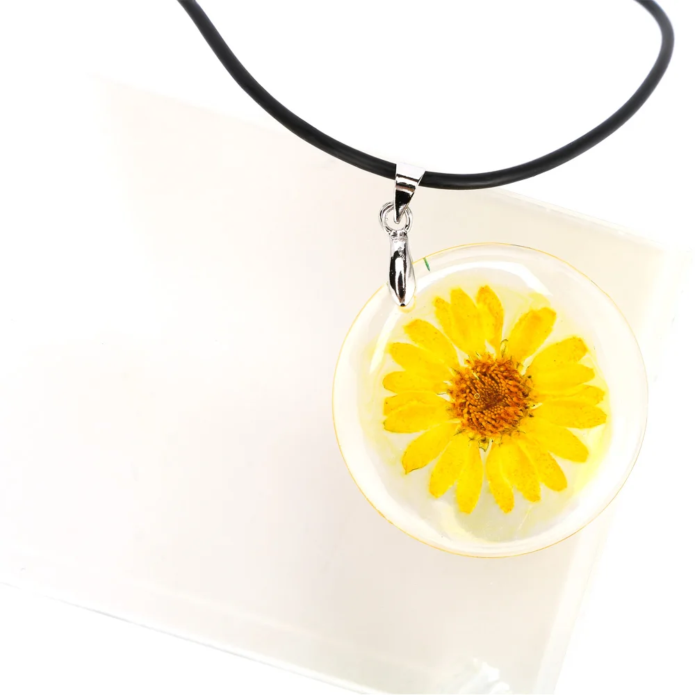 

Handmade moon star Boho Transparent Resin Dried Flower Daisy Necklace Ball Chain Silver Color White Round 1 Piece