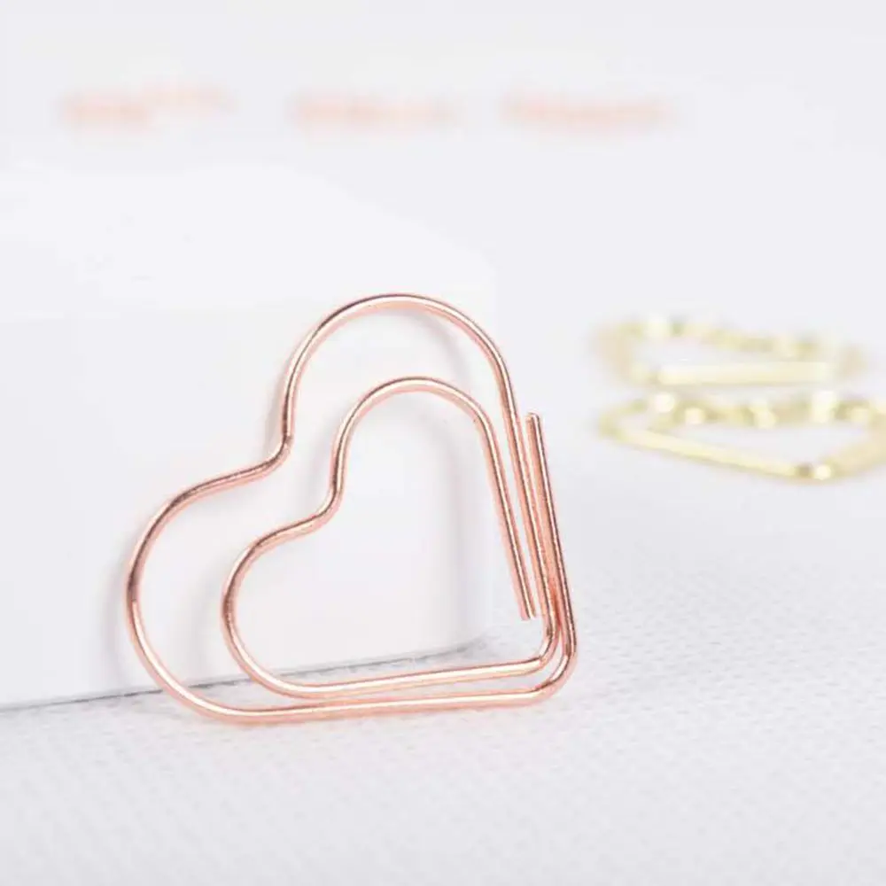 

1Pcs Cute heart shaped paper clip bookmark photo folder creative office learning mark paper clip