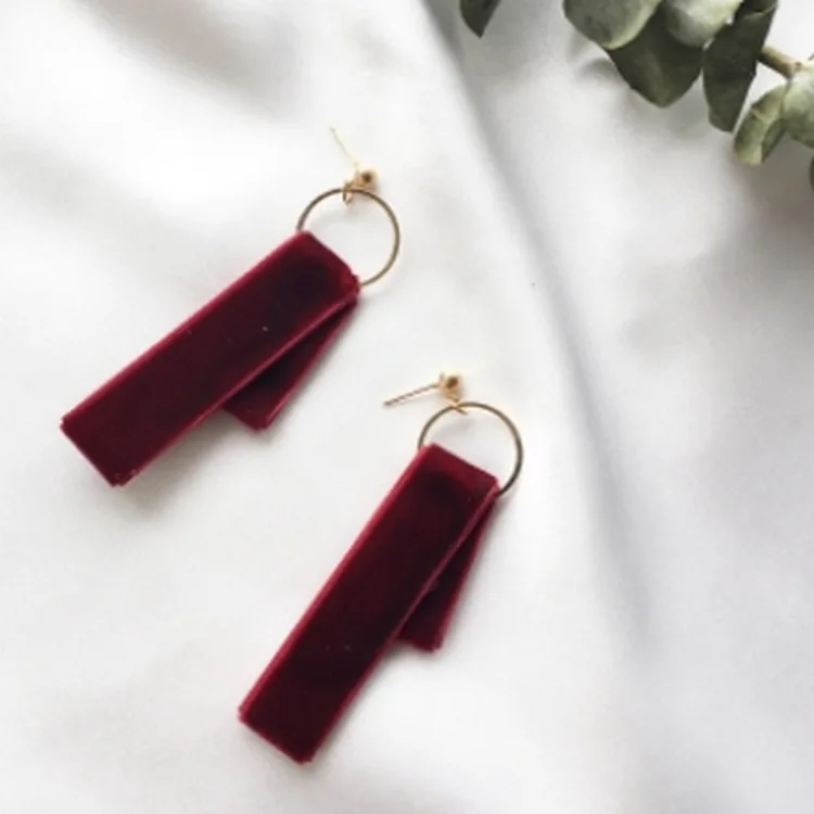

2018 New Beautiful Jewelry Earrings Wind With A Cross Velvet Geometric Personality Exaggerated Earrings Ladies Gift Spree