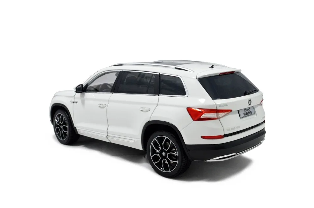 Paudi модель 1/18 1:18 Масштаб Skoda Kodiaq SUV белая литая под давлением модель автомобиля игрушка открываются двери