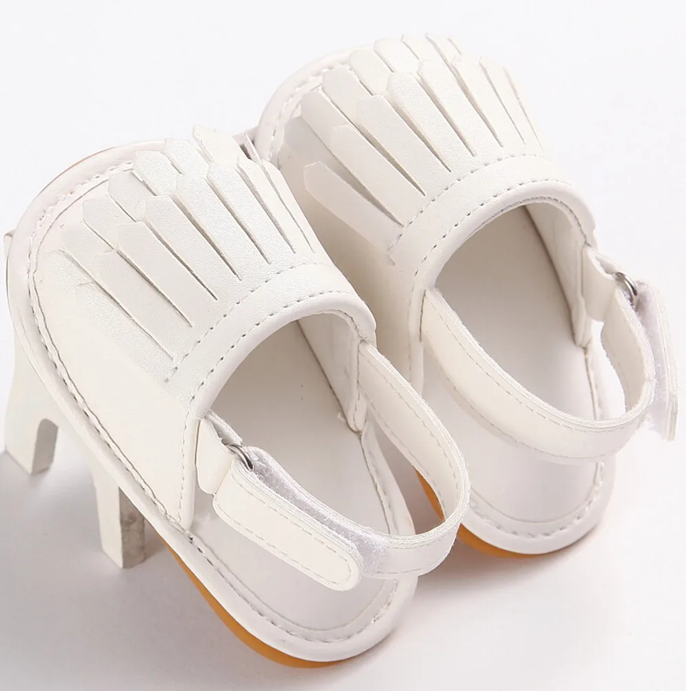 Модная летняя повседневная обувь для новорожденных; мягкая резиновая подошва; сандалии для маленьких девочек; нескользящая обувь с кисточками для малышей