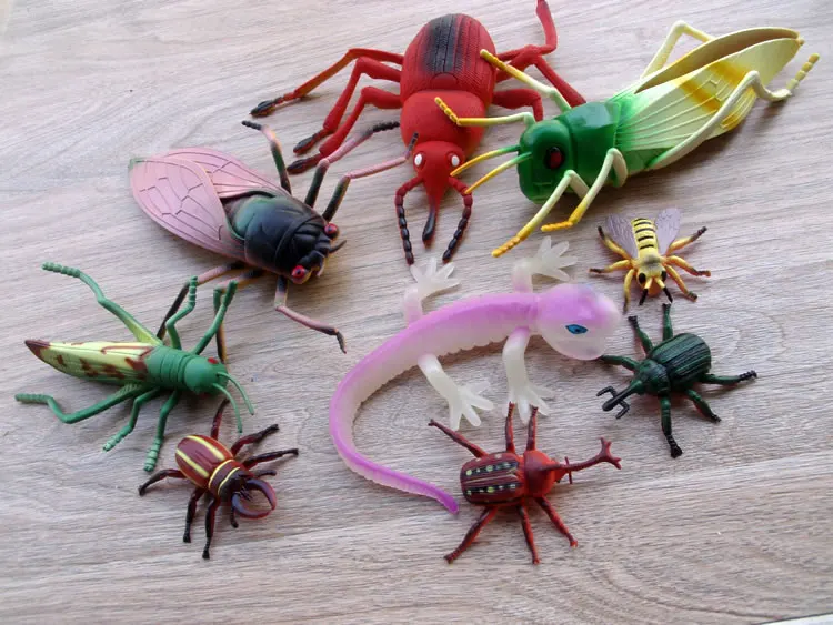 Насекомые имитаторы. Турбо жук игрушка. Пластмассовые насекомые. Игрушечный таракан паук. Игрушки насекомые и ящерицы.