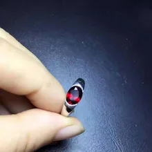 Natural rojo granate Anillo joya Anillo de piedras preciosas Naturales S925 plata esterlina de moda simple ronda Pinzas partido mujeres regalo de La Joyería