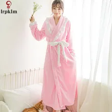 Ladies Paragraph Coral Cashmere Robe 2017 Autumn Lovely Velvet Pajamas Home Service Long Section White Lace Pink Gown SY892