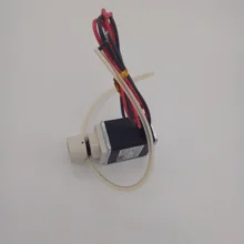 Один боковой открытый нормально закрытый запорный клапан размер трубки I.D 3 мм* O.D 4 мм