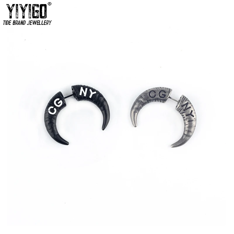 

A Pair Stainless Titanium Steel CG NY Letter Black Horn Stud Earrings Women Lovers' Vintage Earring Gothic Halloween Earrings