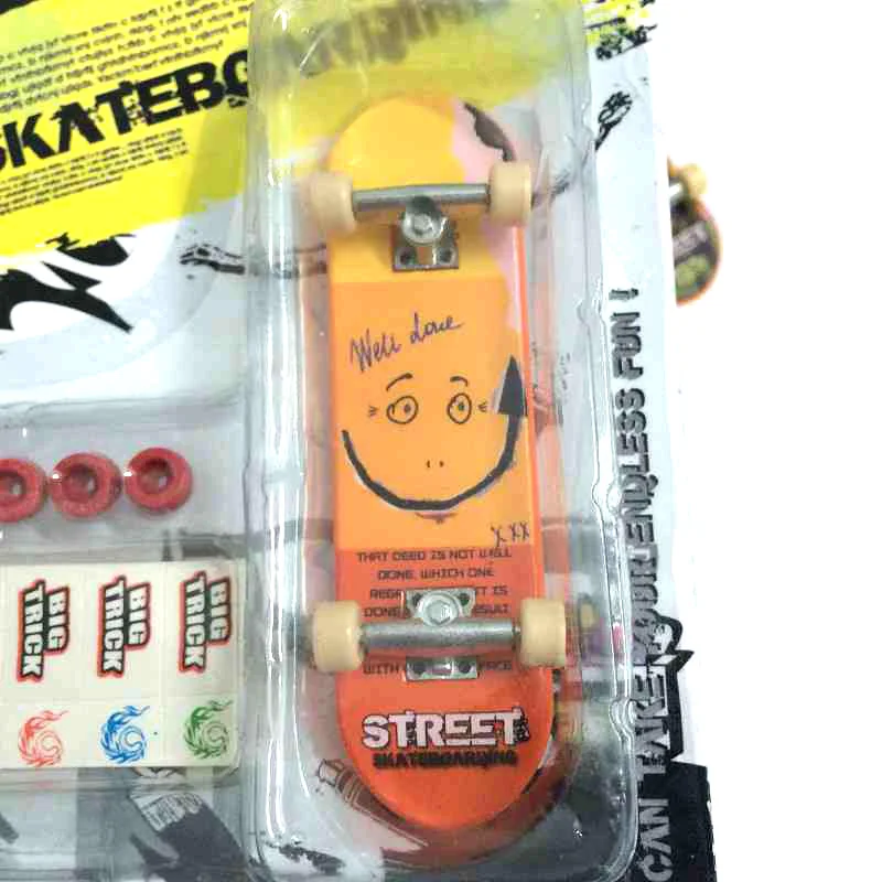 3pcs-set-Alloy-Stand-FingerBoard-Mini-Finger-boards-With-Retail-Box-Skate-trucks-Finger-Skateboard-for (2)