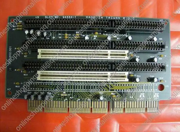 Screw with three slots