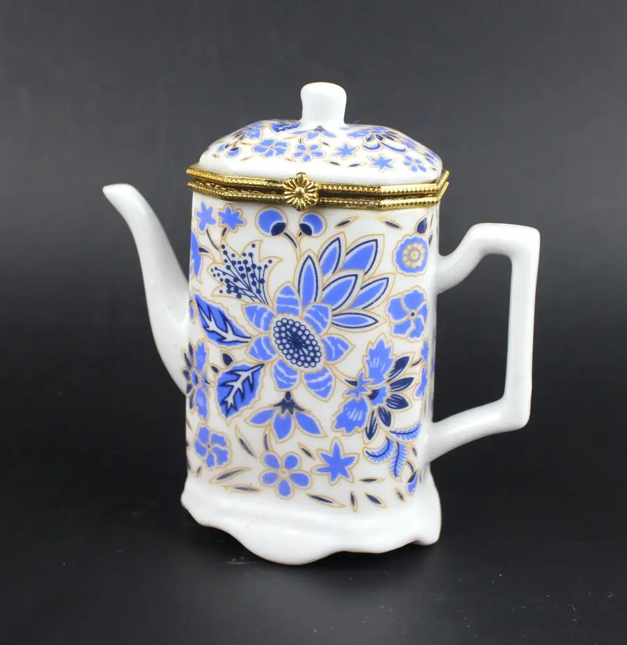 

9*4cm Fashion Chinese Vintage Blue and White Flower Shape Porcelain Jewelry/Toothpick Holder Gift Box