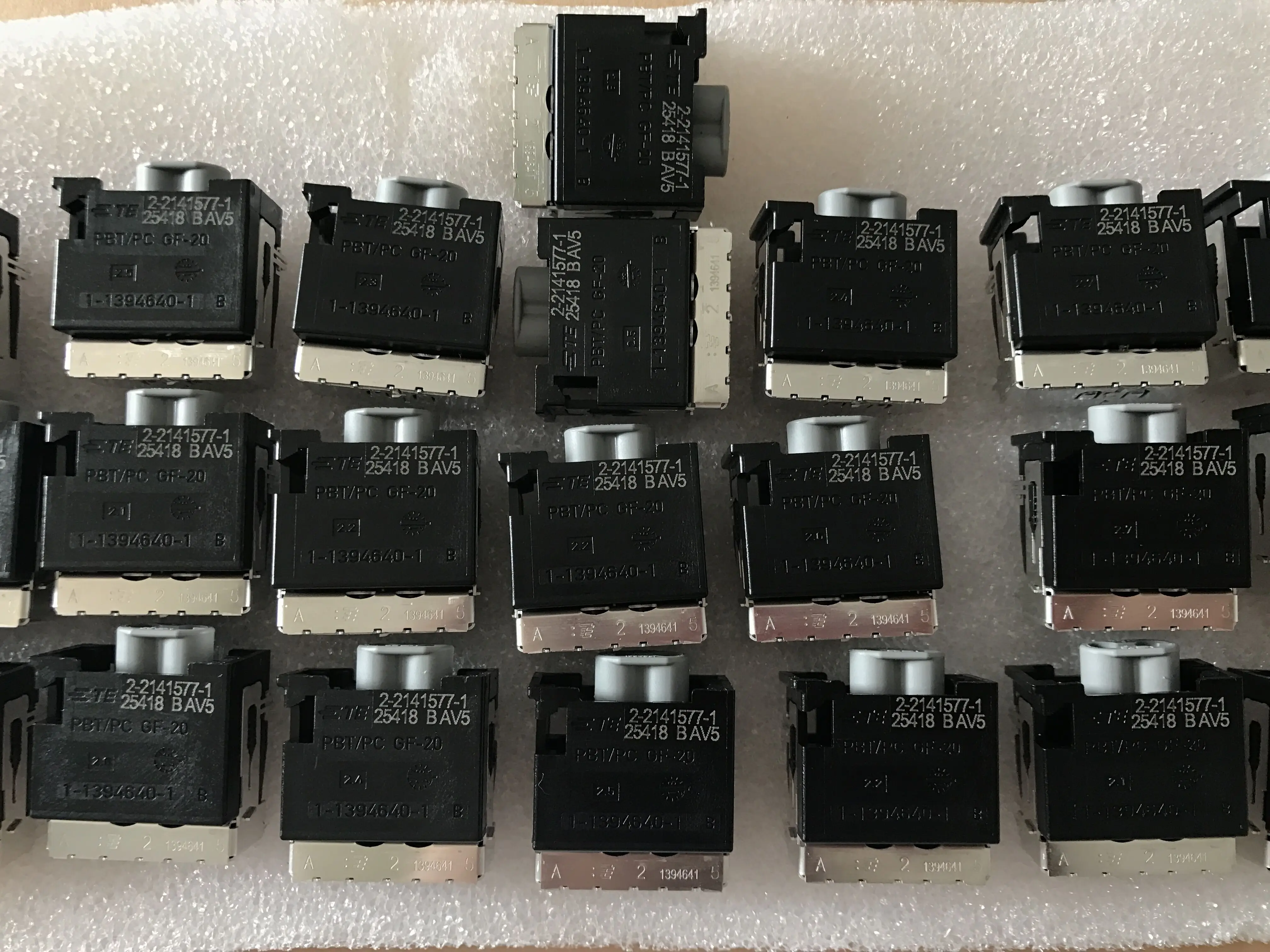 

Original new TYCO PBT GF-20 1-1394640-1 1-1394642-1 MOST optical fiber POF connector for AMP Amplifier BOSCH car audio