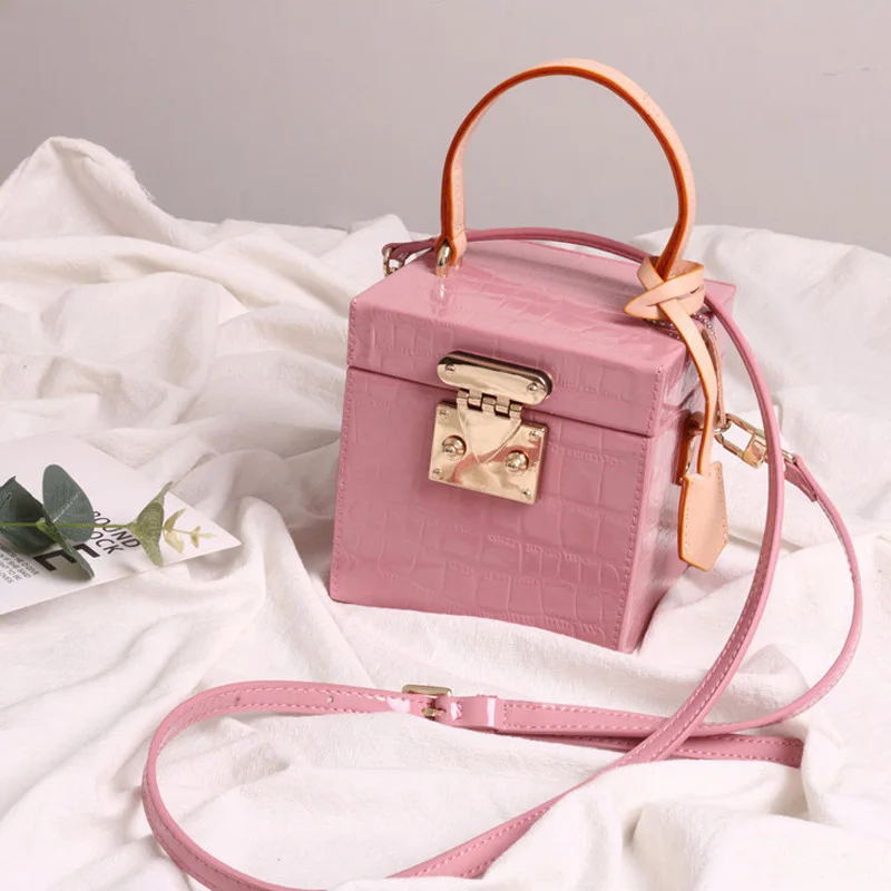 Новая Весенняя и Летняя женская сумка из коровьей кожи, винтажная сумка-мессенджер, модная маленькая сумочка с кисточками, мини сумка через плечо