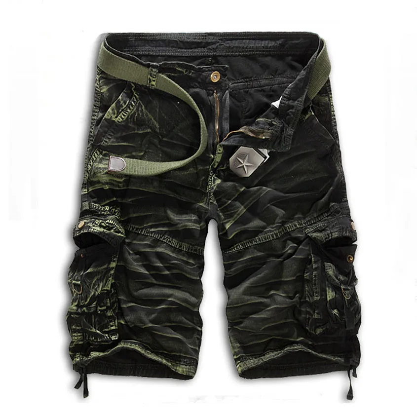 

New camouflage shorts for men in casual shorts in spring and summer