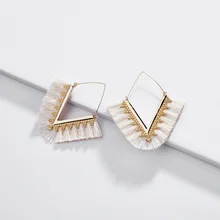 QTWINDY Bohemia Tassel Earrings For Women Vintage Golden Hollow Statement Jewelry Fashion Colorful Charm Earrings Female 2018 summer new india golden jhumki earrings bohemia blue tassel earrings hippy charm fake beach travel jewelry