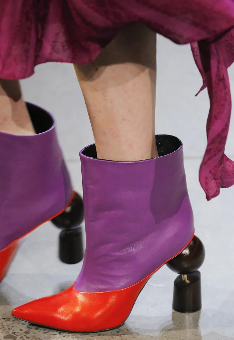 Женские кожаные полусапожки золотистого цвета; пикантные женские зимние ботинки «Челси» с острым носком; белые ботильоны; женская обувь на необычном высоком каблуке - Цвет: Фиолетовый