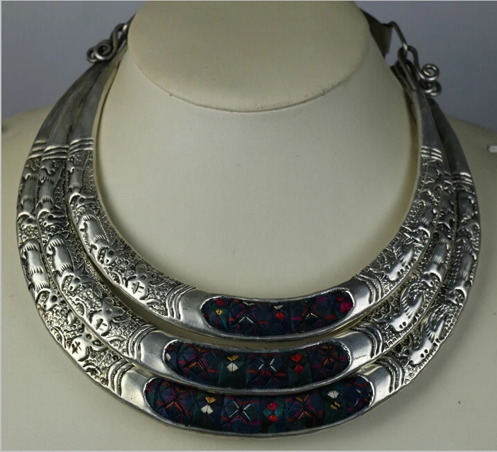 

Tribal chinese minority people's old hand embroidery miao silver necklace