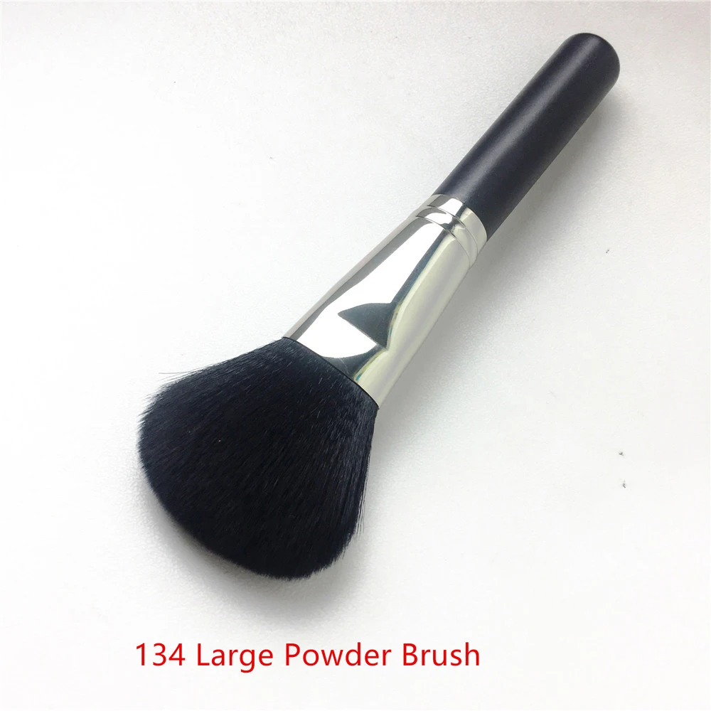 MAC 134 Large Powder Brush - 1