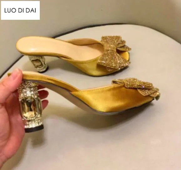 

2019 Sweet bowtie Women Sandals Summer sexy party Shoes diamond heel wedding Shoes peep toe gladiator sandals crystal bow slides