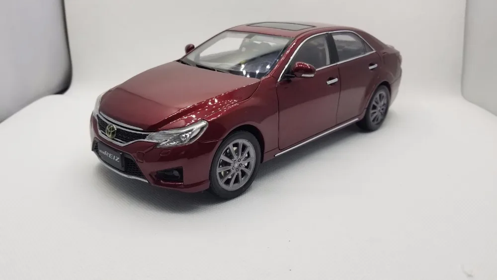 

1:18 Diecast Model for Toyota Reiz Mark X 2015 Red SUV Alloy Toy Car Miniature Collection Gifts