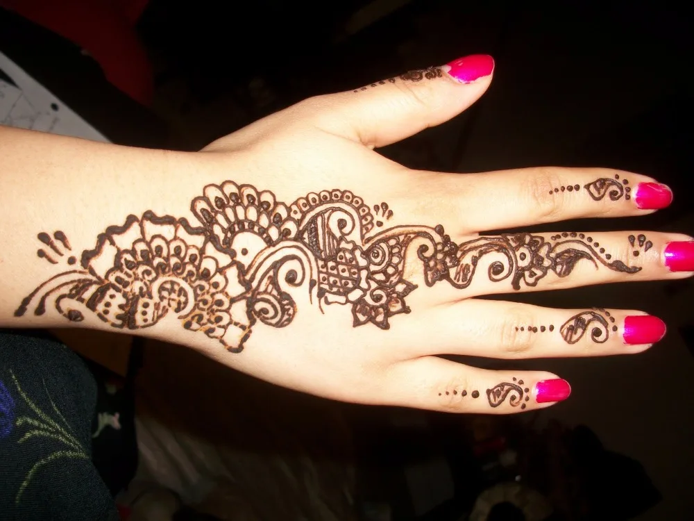 Simple-Mehndi-Henna-For-Hands